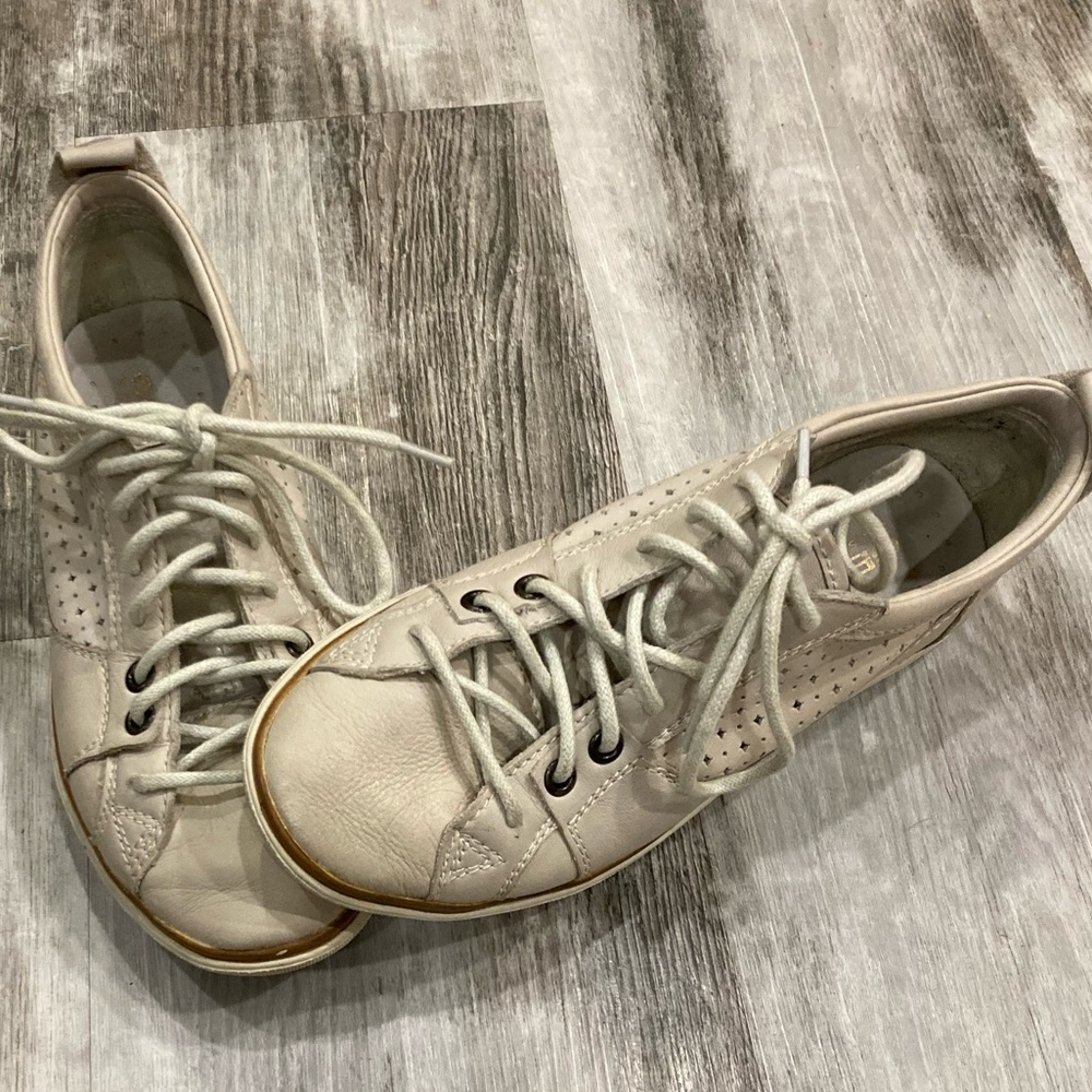 GEOX sneakers size 38. Patent leather. - Picture 3 of 8